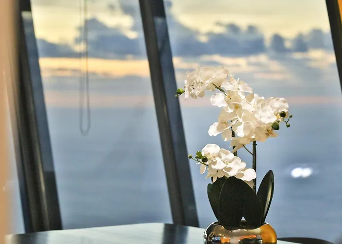 Villa Leonor Cliffside Retreat