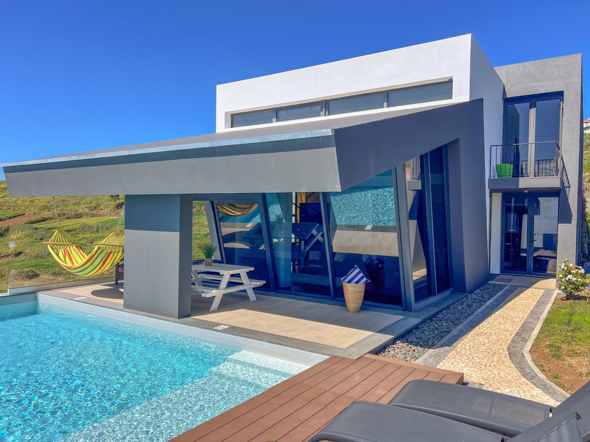 Leonor Cliffside Retreat Villa