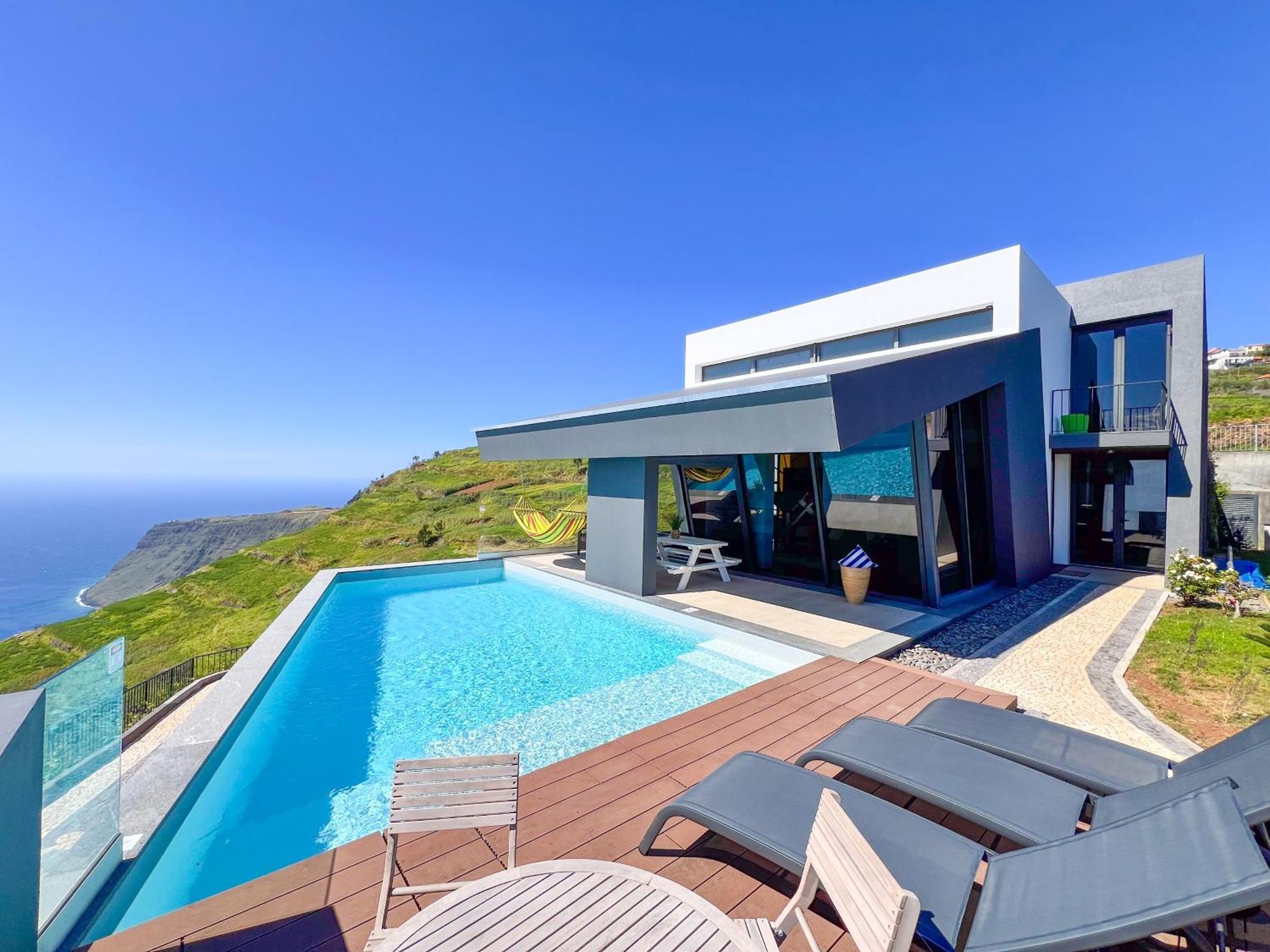 Villa Leonor Cliffside Retreat *