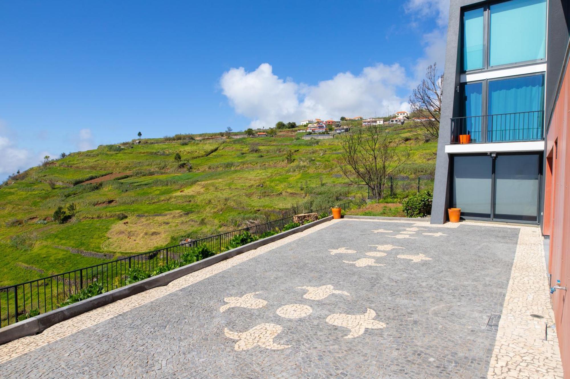 Villa Leonor Cliffside Retreat *