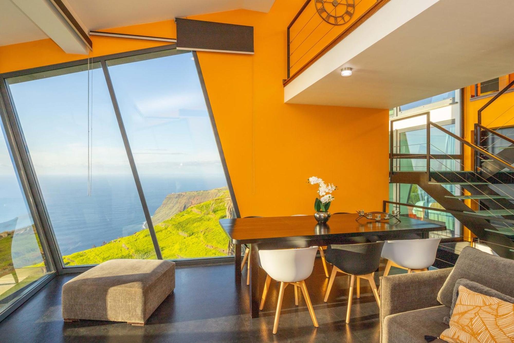 Leonor Cliffside Retreat Villa *