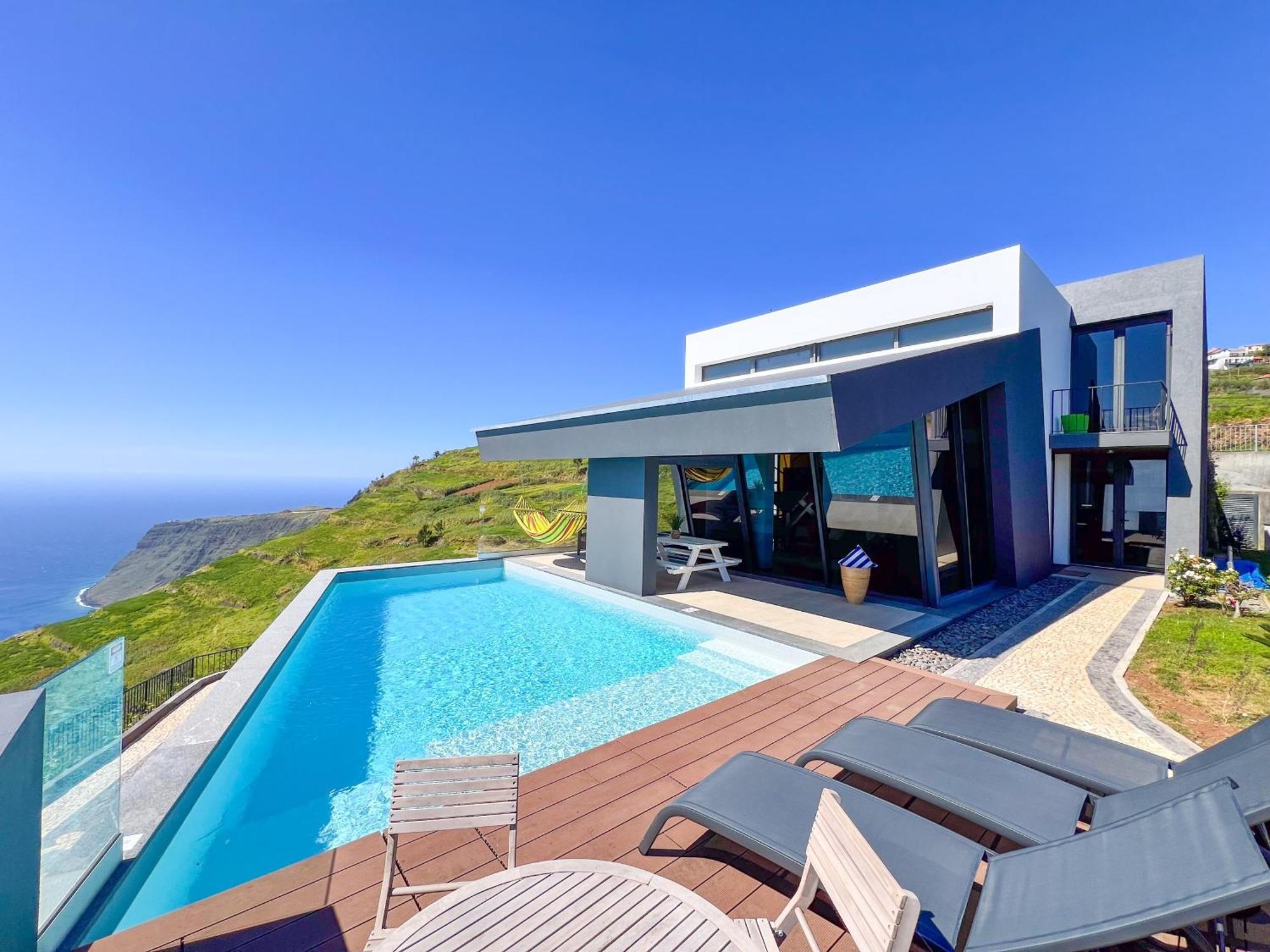 Leonor Cliffside Retreat Villa